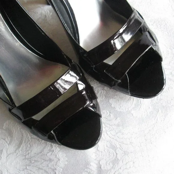 NINE WEST BLACK PATENT DOUBLE BAND PEEP-TOE HEELS – 7M - Picture 12 of 15